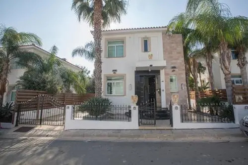 Beautiful 5 Star Holiday Villa in a Prime Location in Protaras, Book Early To Secure Your Dates, Protaras Villa 1269 — забронировать отель в Протарас