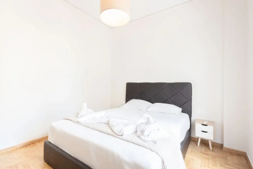 Spacious 3-bedroom Dual Apartment in City Centre — отель с удобствами в Афины