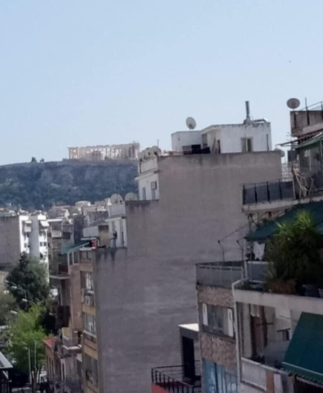 Cozy Apartment  Side View of Acropolis — забронировать отель в Афины