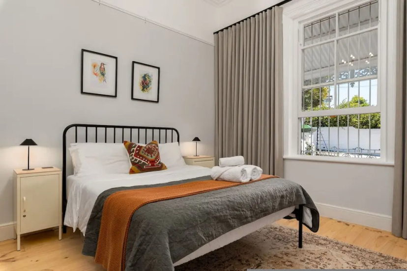 Trendy Heritage Home in Woodstock — отель с удобным расположением в Кейптауне