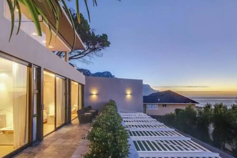 Luxurious Villa Over 3 Levels With Lift Geneva House — отель с удобным расположением в Кейптауне