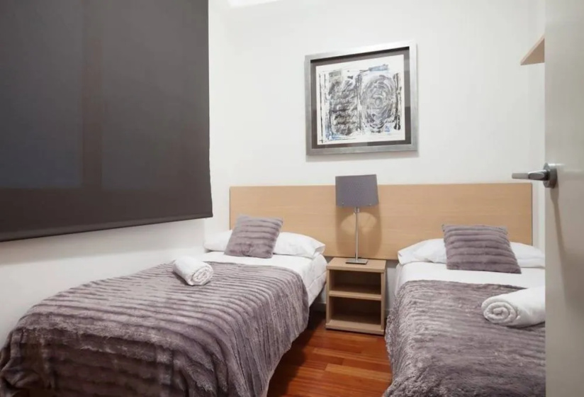 Akira Flats Plaza Catalunya — комфортный отель в Барселоне