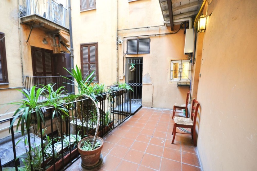 Цены на Holiday Apartments Rome - Trevi Fountain в Риме