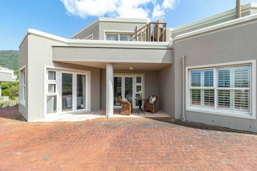 Beachfront Villa Sea Breeze, Hout Bay, Cape Town — забронировать отель в Кейптауне