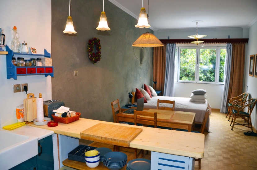 Mia's flat in Ermou, historical center of Athens. — комфортный отель в Афины