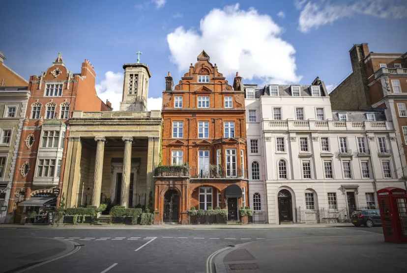 Bright Mayfair Home next to Hyde Park — отель с удобствами в Лондоне