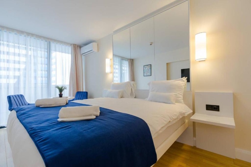 Sea View Apartment with balcony in the center of Batumi — комфортный отель в Батуми