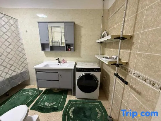 Spacious Entire Apartment in Embassy Area — забронировать отель в Улан-Батор