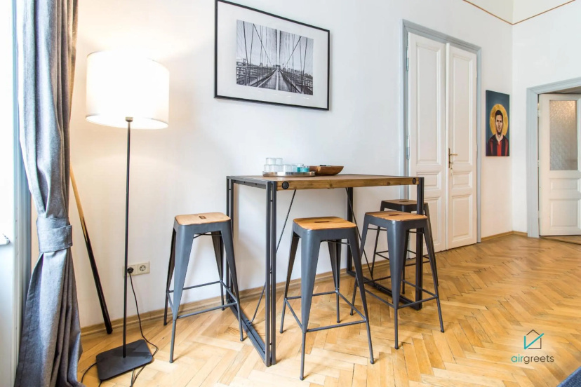 Spacious And Extraordinary Vienna Apartment — забронировать отель в вене