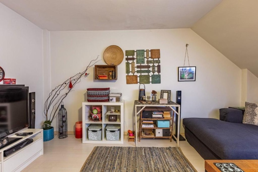 Cozy and Eclectic Apartment near Trendy Attractions of Tesvikiye — забронировать отель в Стамбуле