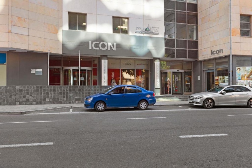 Цены на Icon 702 Luxury Apartment by HostAgents в Кейптауне