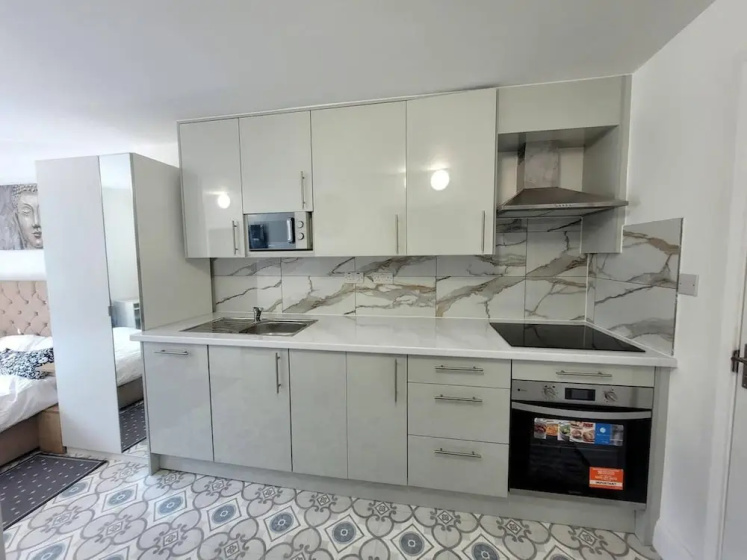 Tranquil Studio Retreat With Free Parking — отель с удобным расположением в Лондоне