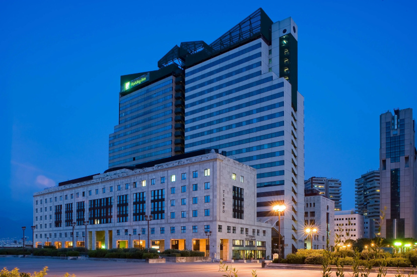 Holiday Inn Naples by IHG — отель с удобствами в Неаполе
