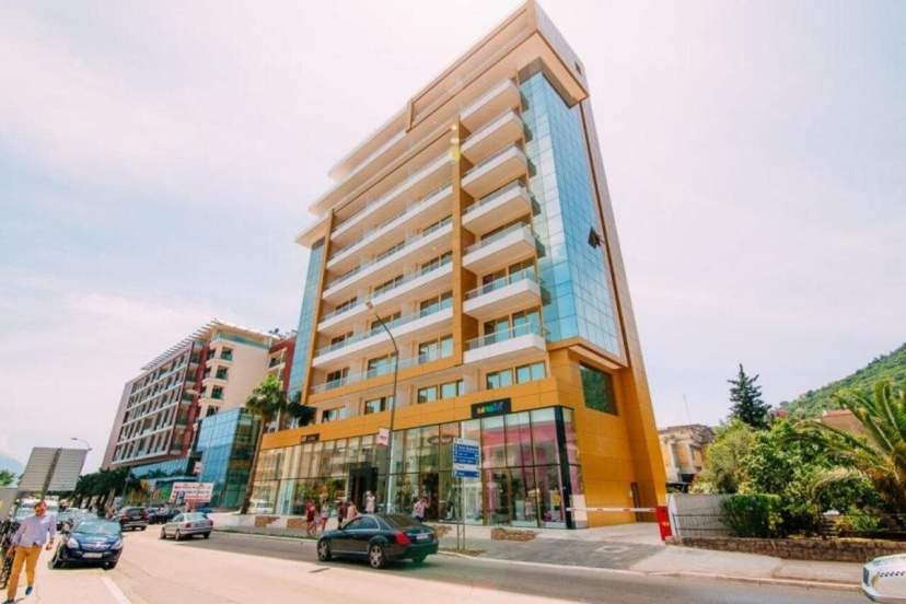 Orange Lux Apartments — отель с удобным расположением в Будва
