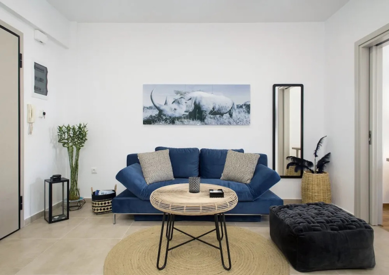 Цены на Modern Bohemian Style Sun-Splashed Loft в Афины