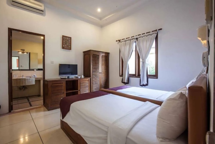 PB - 5BR - V1 & V2 5BR Private Pool Villa, Walk to Seminyak Beach — отель с удобным расположением в Денпасар