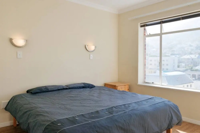 Cozy Beachfront Sea Point Apartments — отель с удобным расположением в Кейптауне