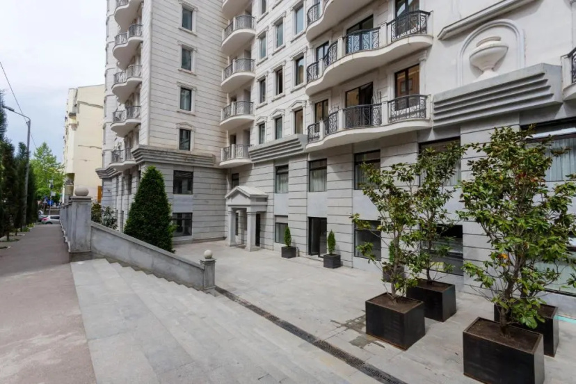 Serviced Apartment on Rustaveli Avenue 9 — отель с удобствами в Тбилиси