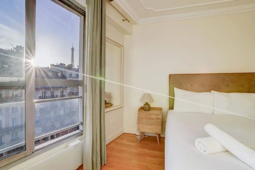 Цены на Escape Eiffel Unique 2bdr With Amazing View to Eiffel Tower в Париже