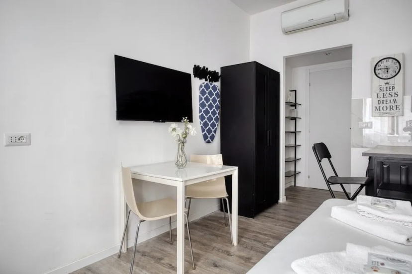 Stylish Studios near Subway — комфортный отель в Милане