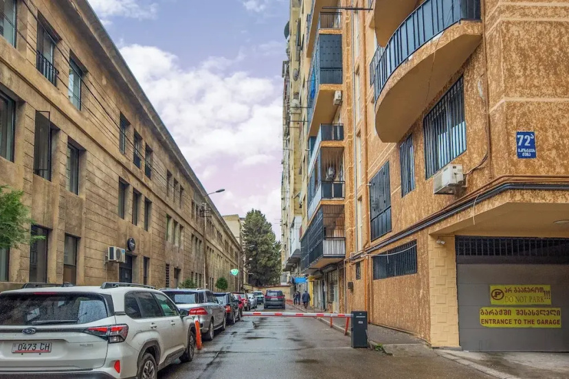 HB apartments Merab Kostava 2 — отель в Тбилиси, Грузия