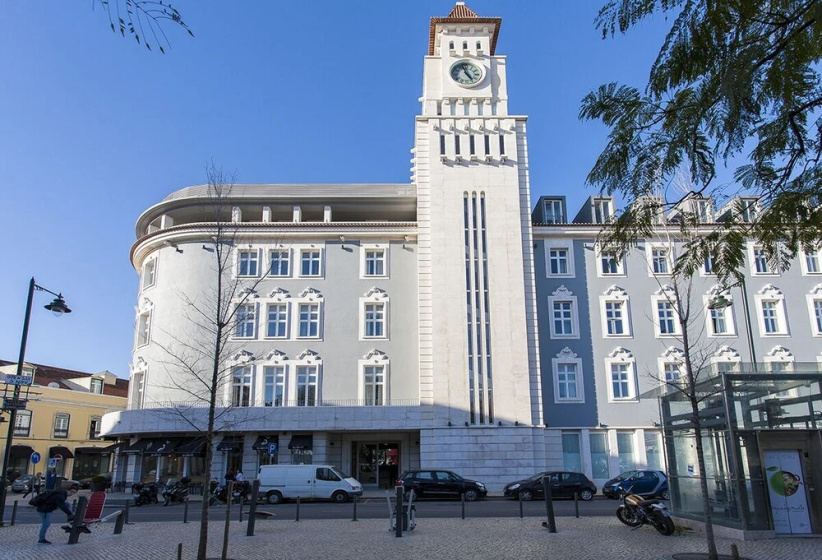 ALTIDO Elegant 1-bed flat, moments from the Cais do Sodré train station — отель в Лиссабоне, Португалия