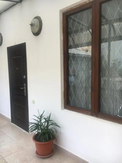 Guest house on ulitsa Ardzinba 84 — комфортный отель в Сухуми