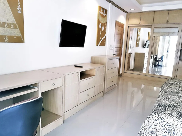 Sea View Corner Condo Jomtien — забронировать отель в Паттайе