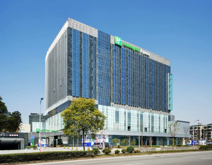 Holiday Inn Express Shanghai Jinsha by IHG — отель в удобной локации в Шанхае