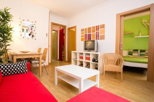 Ro Lively and bright apartment next to Blai st — комфортный отель в Барселоне