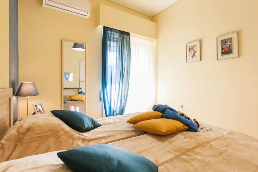 Central cozy apartment — забронировать отель в Афины
