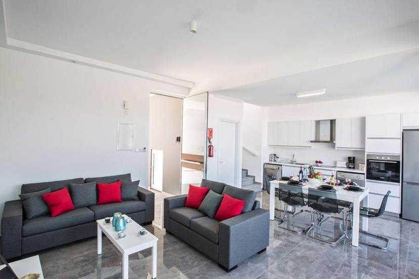Villa Olive Silver Brand New Contemporary 2BDR Protaras Villa with Private Pool — отель с удобным расположением в Протарас