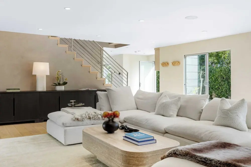 Luxury Hollywood Hills Home With Pool, Outdoor Dining & Iconic Views Skyline Chalet — комфортный отель в Лос-Анджелесе