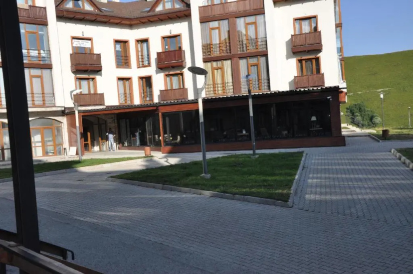 New Gudauri Block 1 Apartment 408 - 100m from Gondola — отель с удобным расположением в Гудаури
