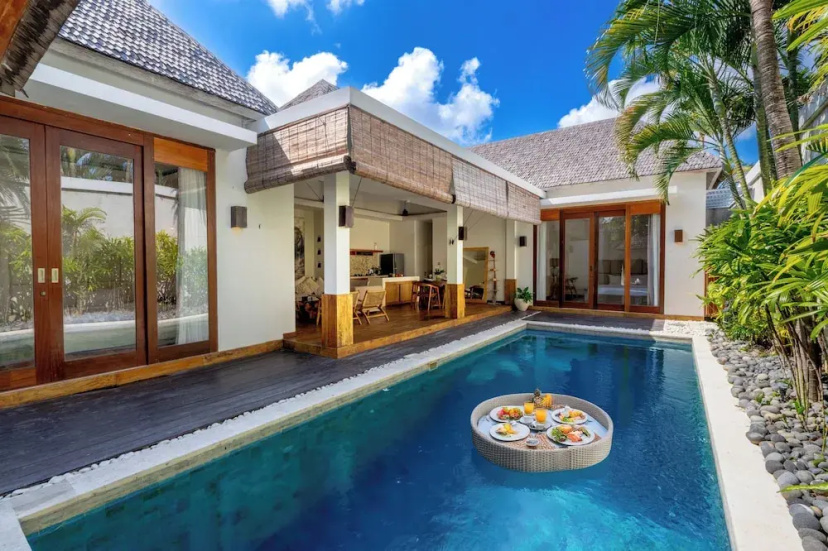 Villa Chloe by Pertama Management — отель с удобствами в Кута