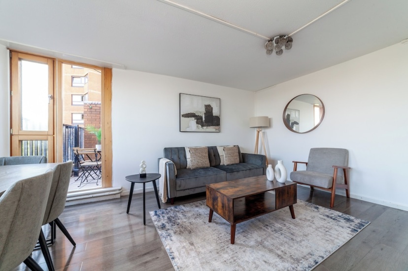 4 Bed Flat near King’s Road — забронировать отель в Лондоне