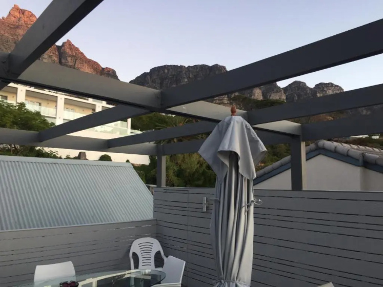 Camps Bay Holiday Apartment — комфортный отель в Кейптауне