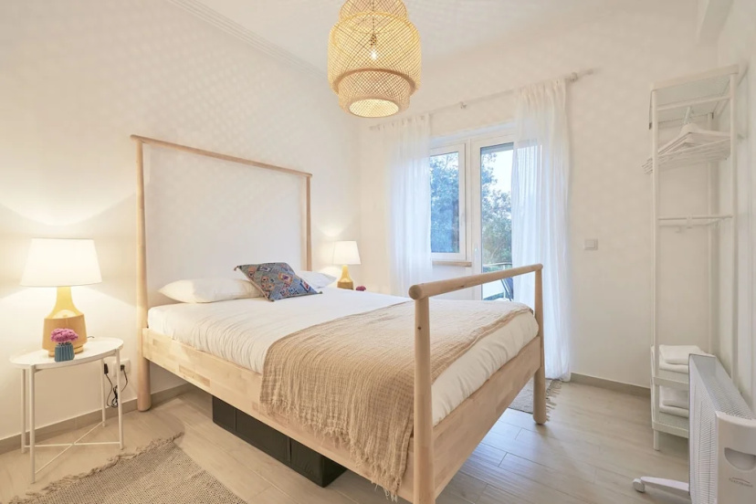 Light Apartment W/ Balcony Apartment by TimeCooler — отель с удобствами в Лиссабоне