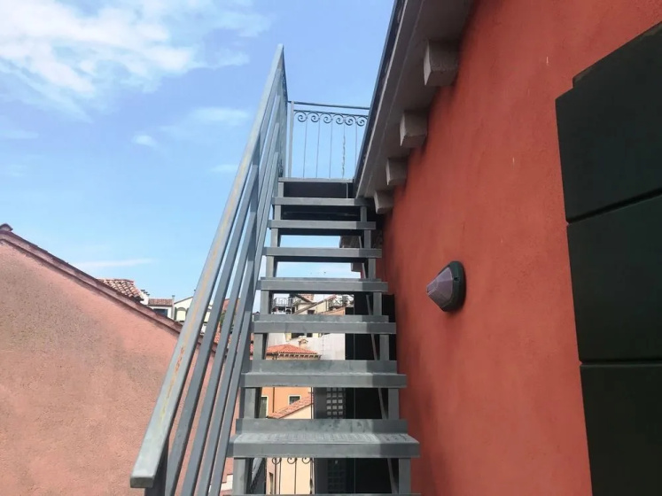 Modern Apartment with Terrace — отель в Венеции, Италия