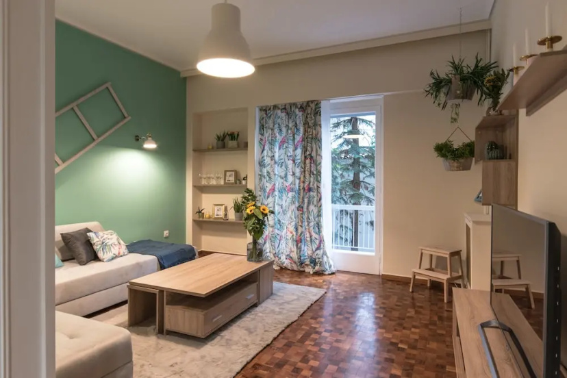 Athenian Gem in Kolonaki boho-chic apt — комфортный отель в Афины