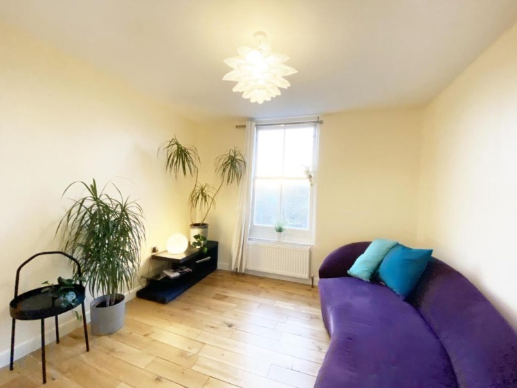 London's East End 2 Bedroom Apartment — забронировать отель в Лондоне