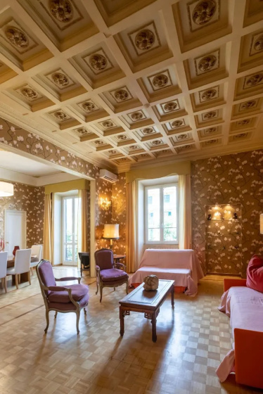 Holiday House in Rome City Center — забронировать отель в Риме