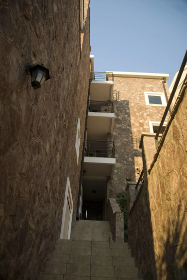 Contessa Apartments — комфортный отель в Будва