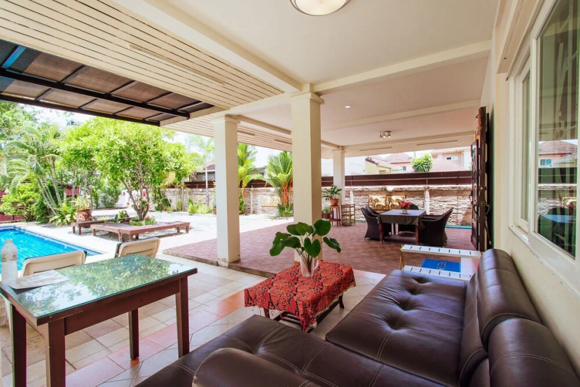 Private Residence Hosted by Sasithorn — отель с удобствами в Паттайе