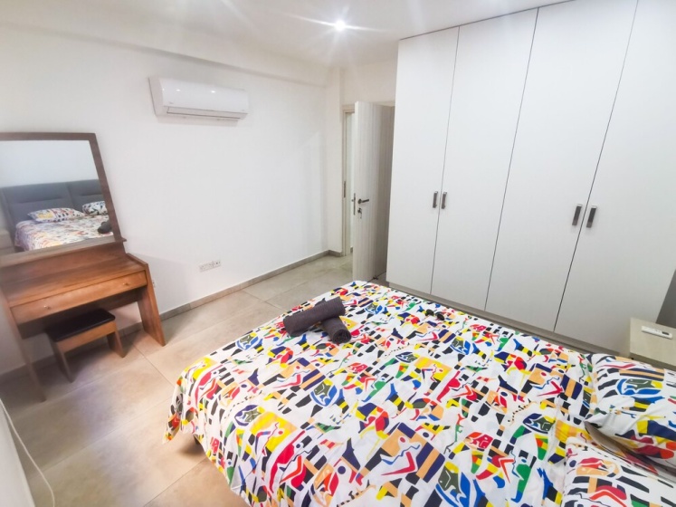 Sandy Bottoms Beach Apartment — отель с удобным расположением в Ларнака