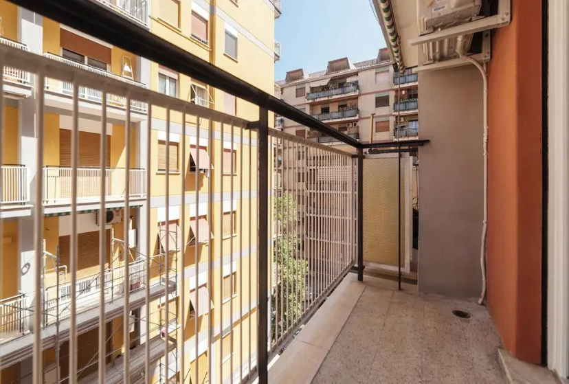 JOIVY Delightful 3-bed Flat with Balcony — отель с удобным расположением в Риме