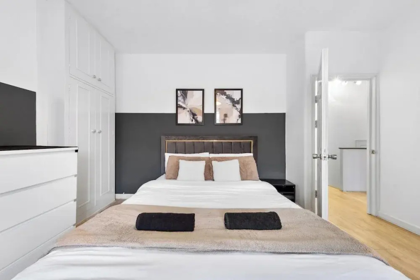Luxe Stays - Sleeps 7 - Jacuzzi — отель с удобным расположением в Лондоне