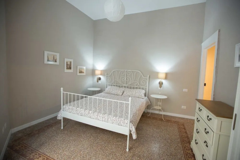 Bernini — забронировать отель в Неаполе