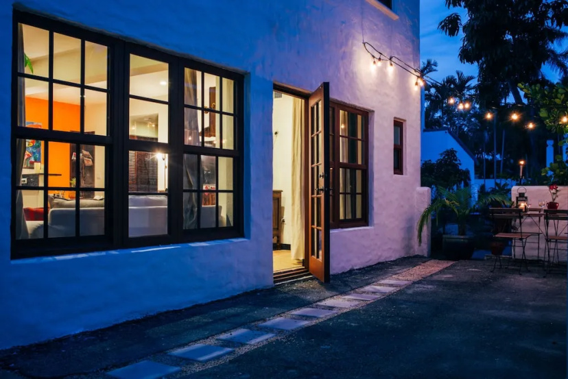 Ah We Wa Premier Cottage in the Grove 4 — отель в Майами, Соединенные Штаты Америки