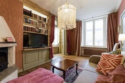 Unique & Cozy Old Town Apartment — отзывы гостей и цены